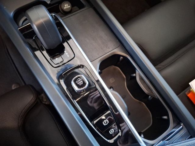 Volvo XC60 B4 D Plus Dark ACC BLIS Memory H&K Leder Ka