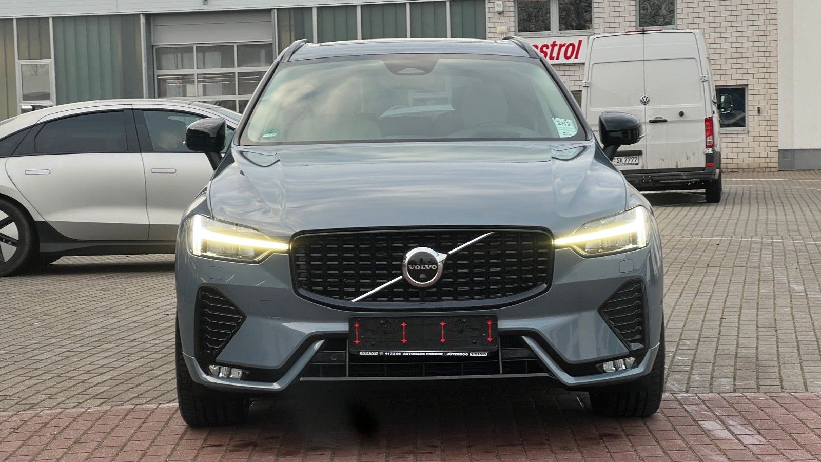 Volvo XC60 B5 D Ultimate Dark AWD*360°*AHK*HUD*LUFT*