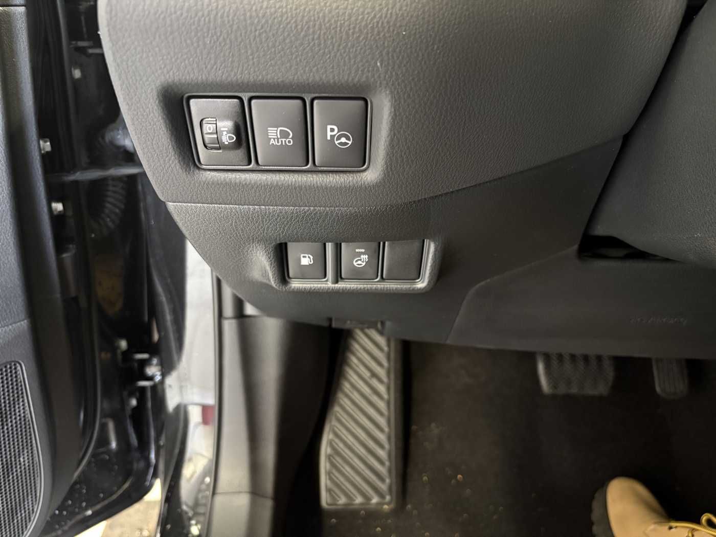 Toyota C-HR Hybrid - Samsaru's Car Outlet