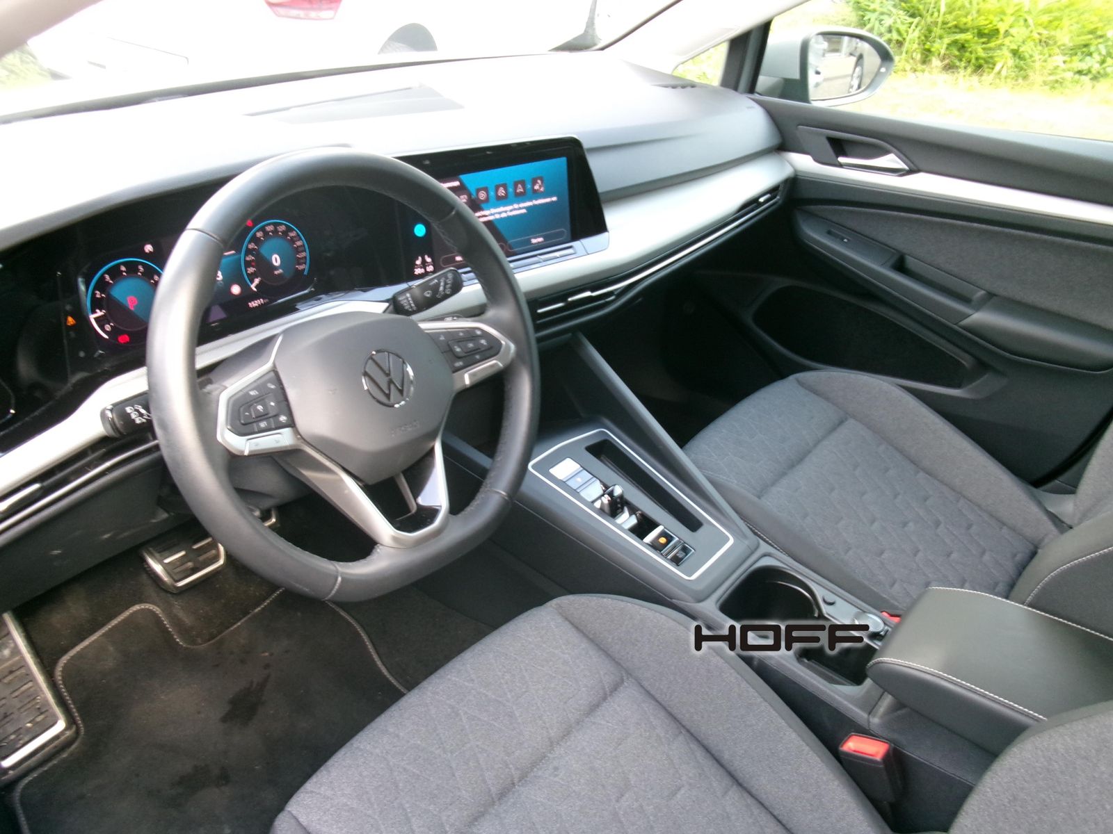 Volkswagen Golf VIII 1.0 eTSI Move - Samsaru's Car Outlet