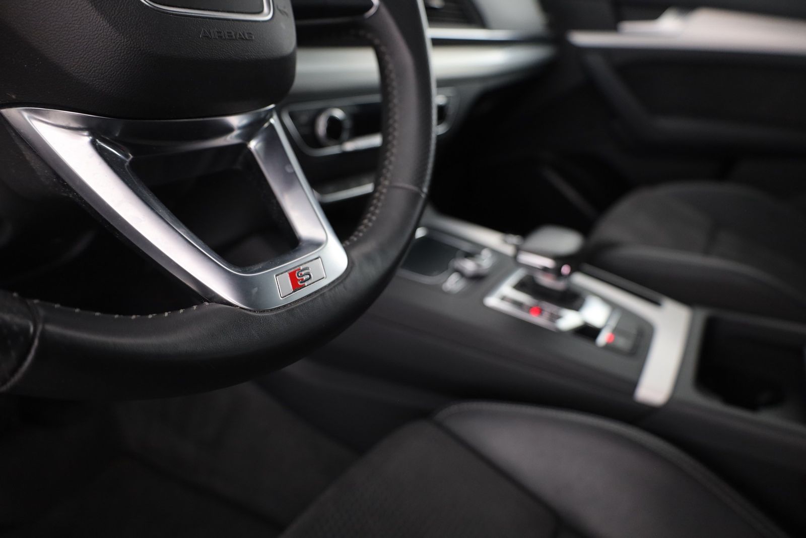 Audi Q5 55 TFSIe 2x S-Line quattro - Samsaru's Car Outlet
