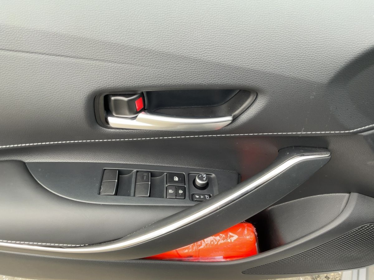 Toyota Corolla 1.8Hybrid TEAM D LED+NAV+ACC+SHZ+RFK+MFL