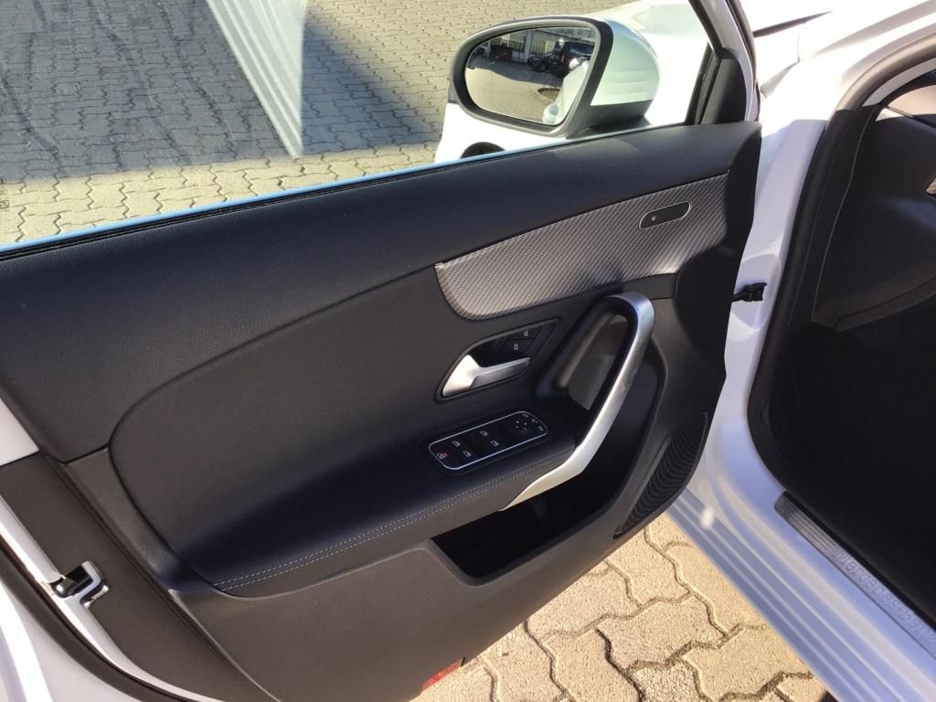 Mercedes-Benz A 180 Progressive Line - Samsaru's Car Outlet