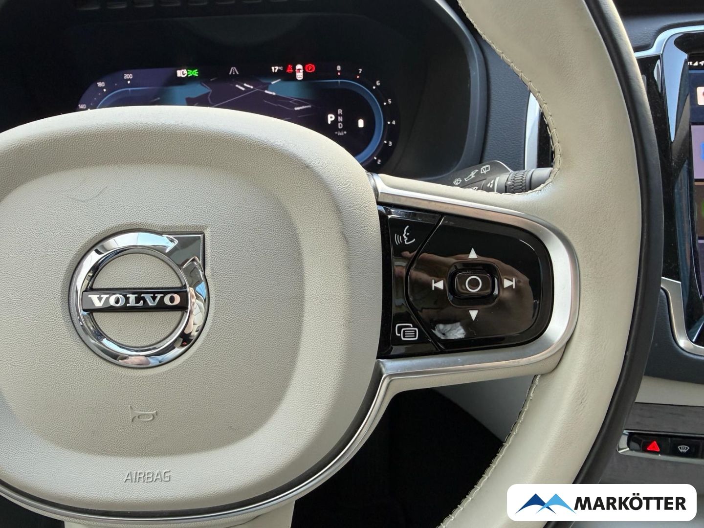 Volvo XC90 B5 AWD Ultimate Dark 7-Sitz. AHK/ACC/360°