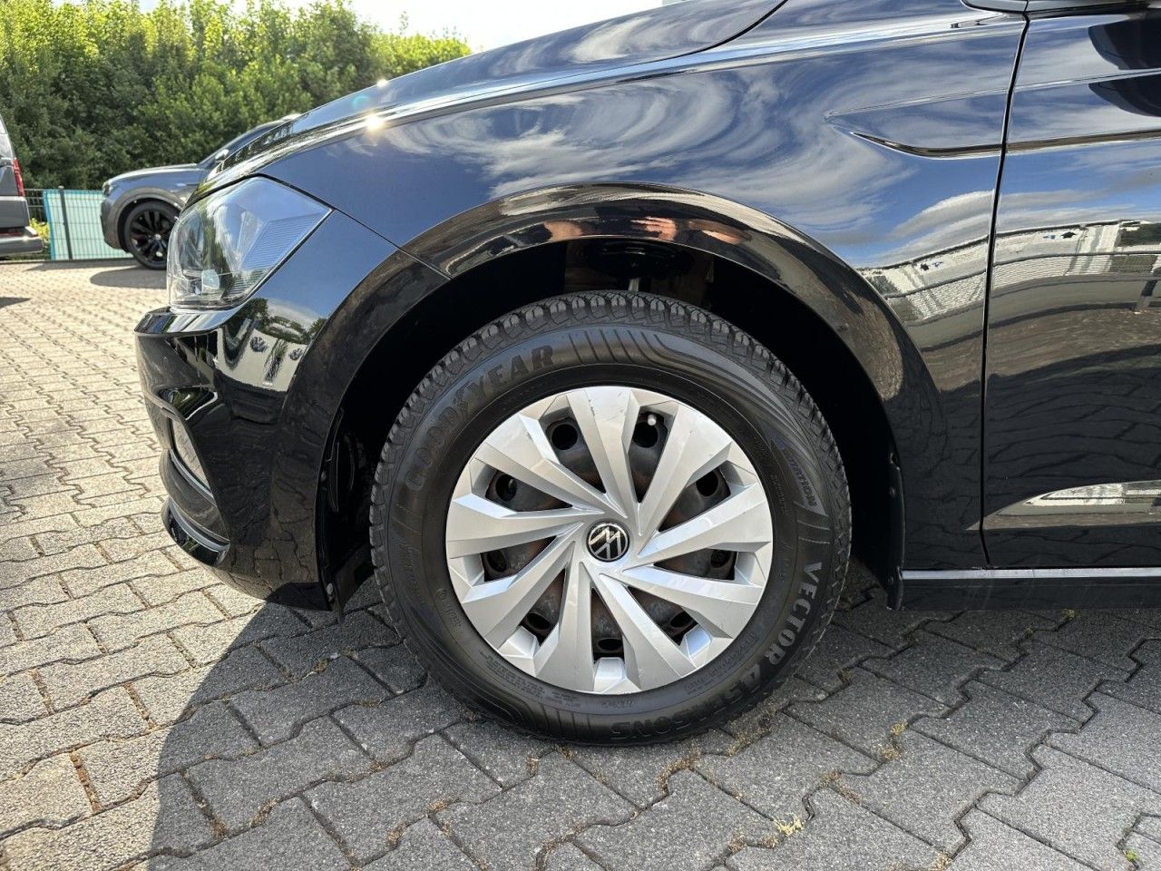 Volkswagen Polo 1.0 TSI DSG - Samsaru's Car Outlet
