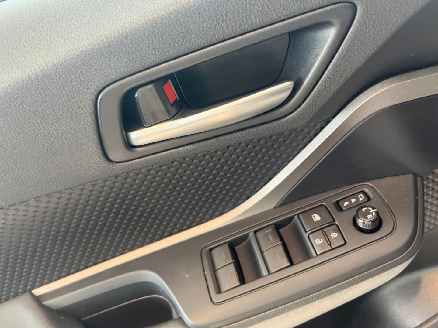 Toyota C-HR 1.8 Hybrid Business-Edition - Samsaru's Car Outlet