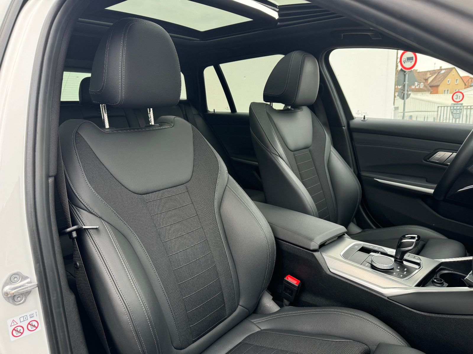 BMW 330 i xDrive Aut. - Samsaru's Car Outlet