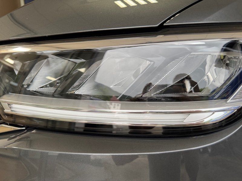 Volkswagen T-Roc 1.5 TSI Move - Samsaru's Car Outlet