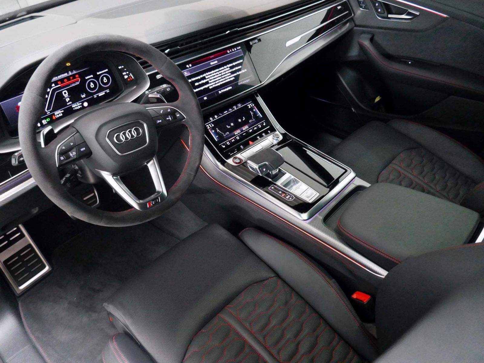 Audi RS Q8 quattro 4.0 V8 441 kW | LED RFK AHK Navi