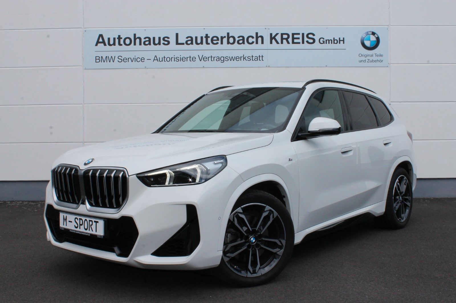 BMW X1 xDrive 23i M-Sport - Samsaru's Car Outlet