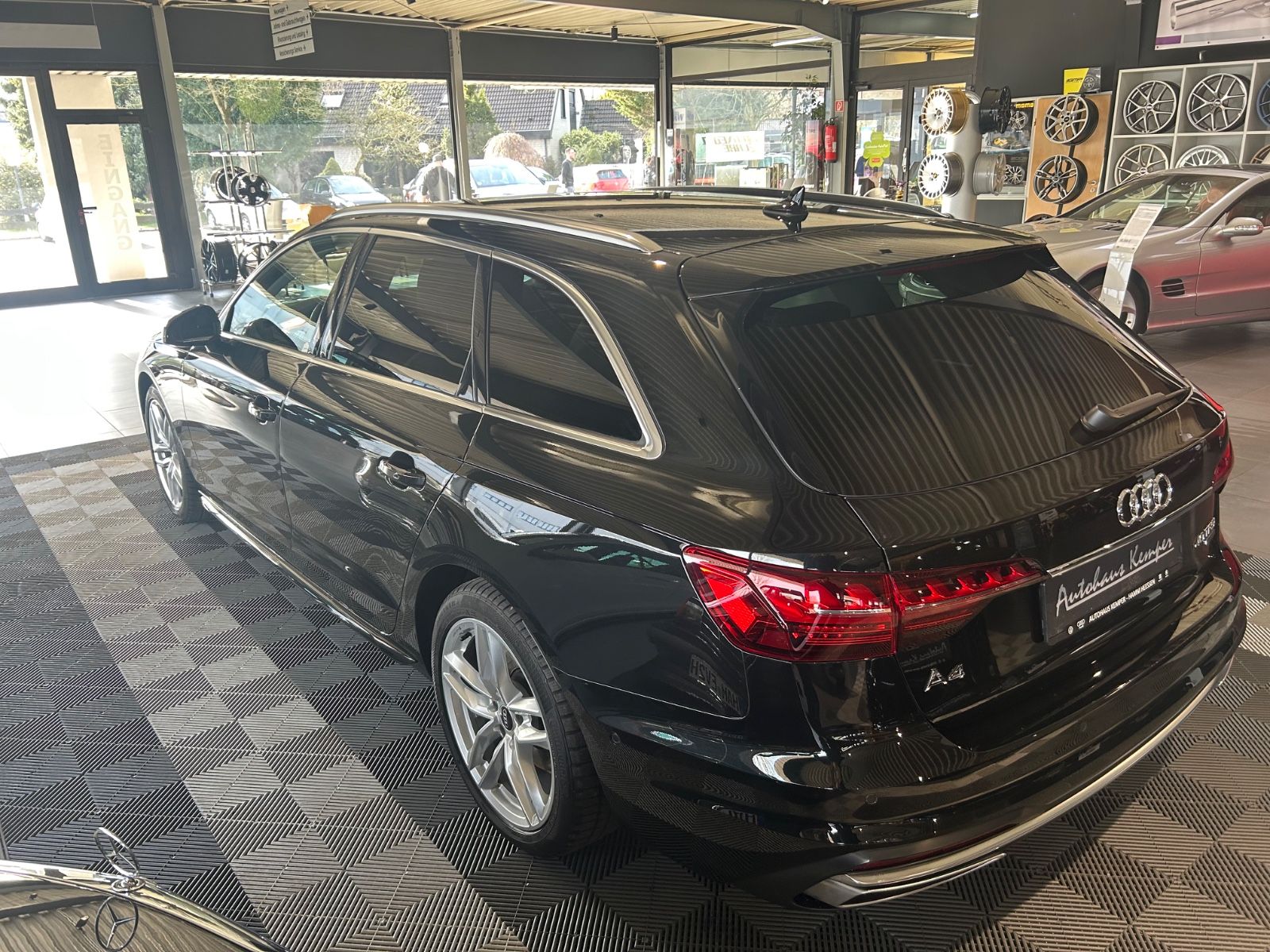 Audi A4 Avant 40 TFSI quattro advanced - Samsaru's Car Outlet
