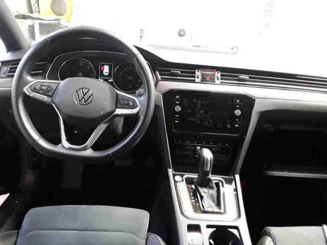 Volkswagen Passat Variant 2.0 TDI Elegance - Samsaru's Car Outlet