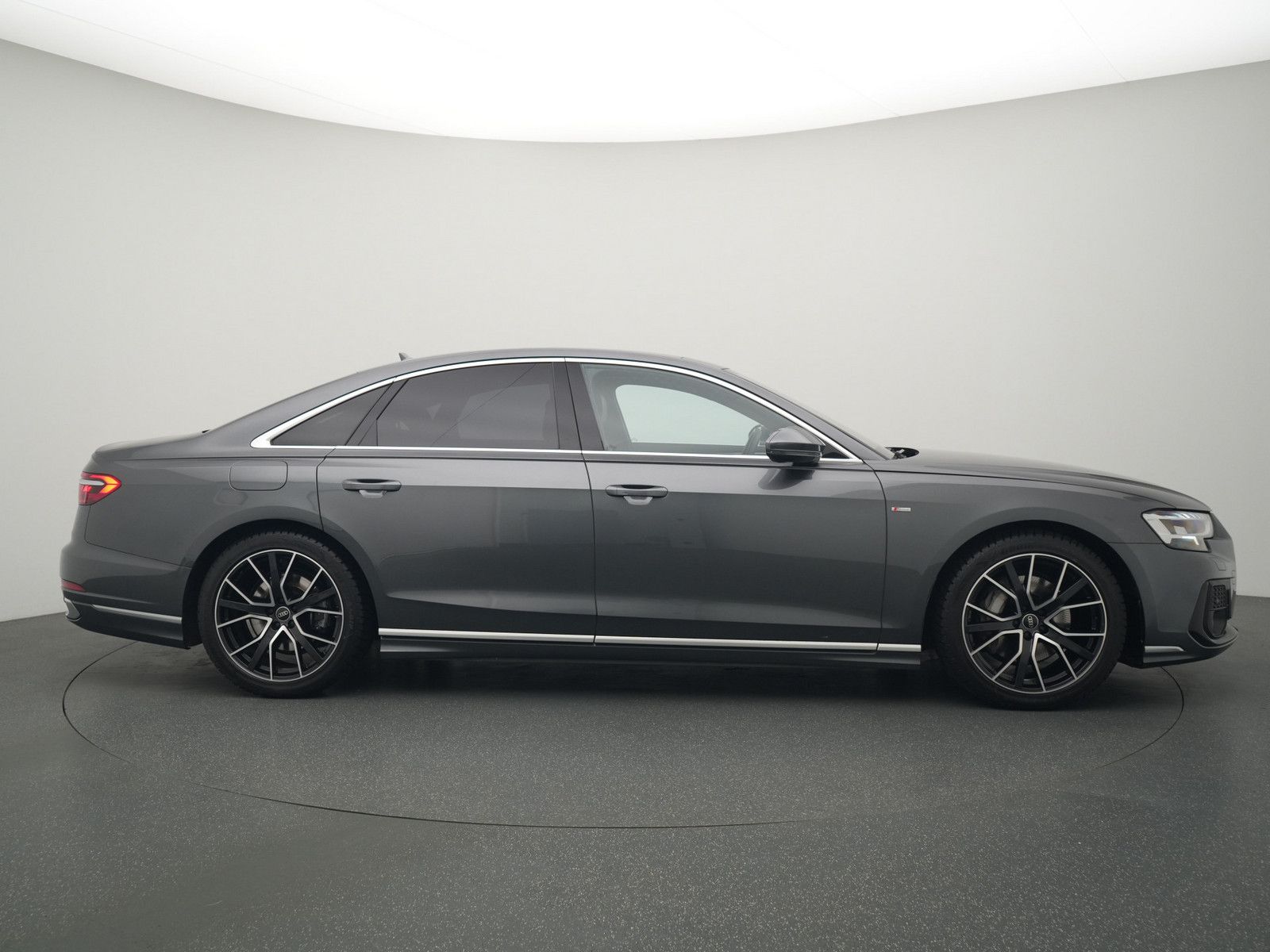 Audi A8 - Samsaru's Car Outlet