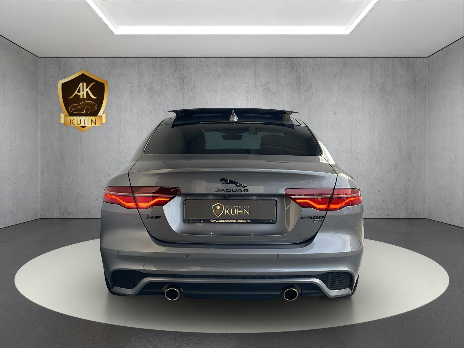Jaguar XE P300*R-Dynamic*Black AWD*360° KAMERA*PANO*LED