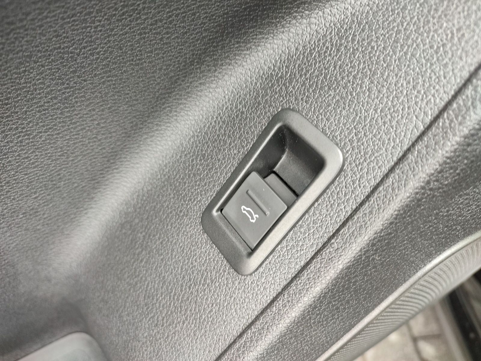 Audi Q3 40 TDI quattro S line - Samsaru's Car Outlet