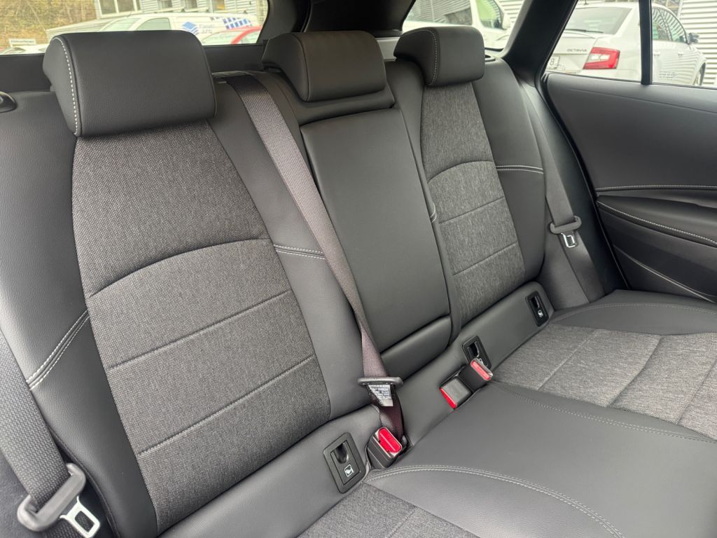 Toyota Corolla 2.0 Hybrid Touring Sports Teamplayer (ZE