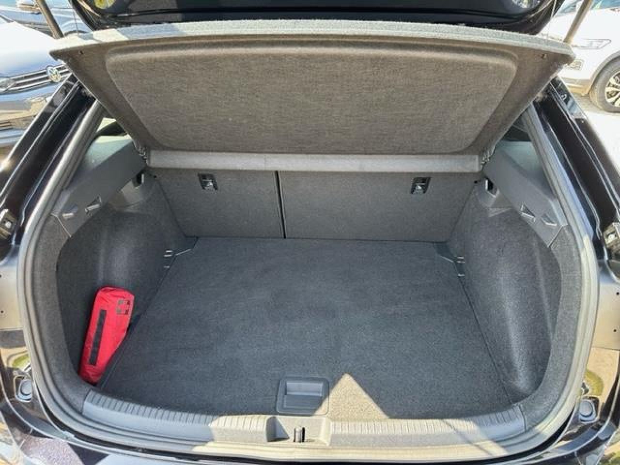 Volkswagen Taigo R-Line 1.0 TSI DSG - Samsaru's Car Outlet