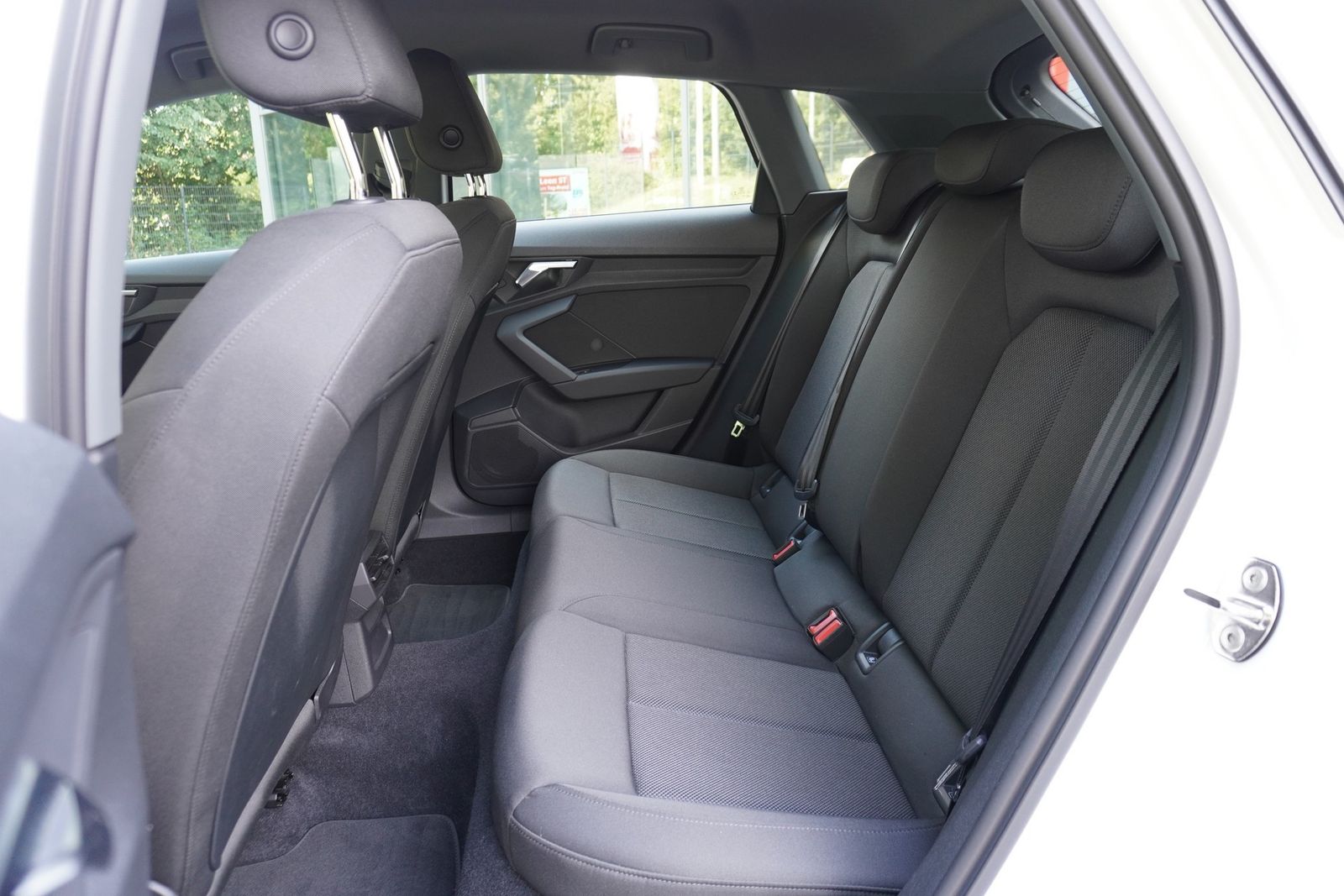 Audi A3 Sportback 40 TFSIe S line Sitzheizung LED DAB