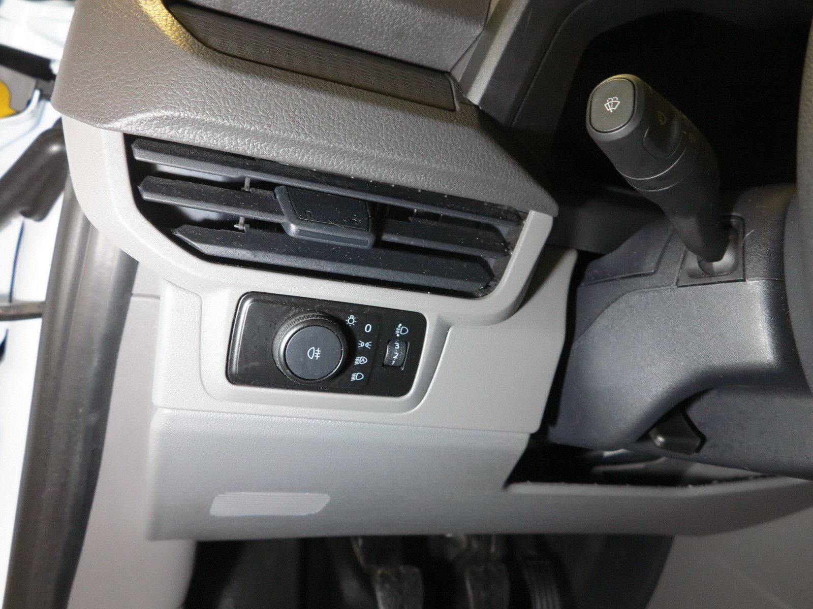 Volkswagen T7 Transporter Kasten TDI2.0 SCR Lang 3Si FlüTür