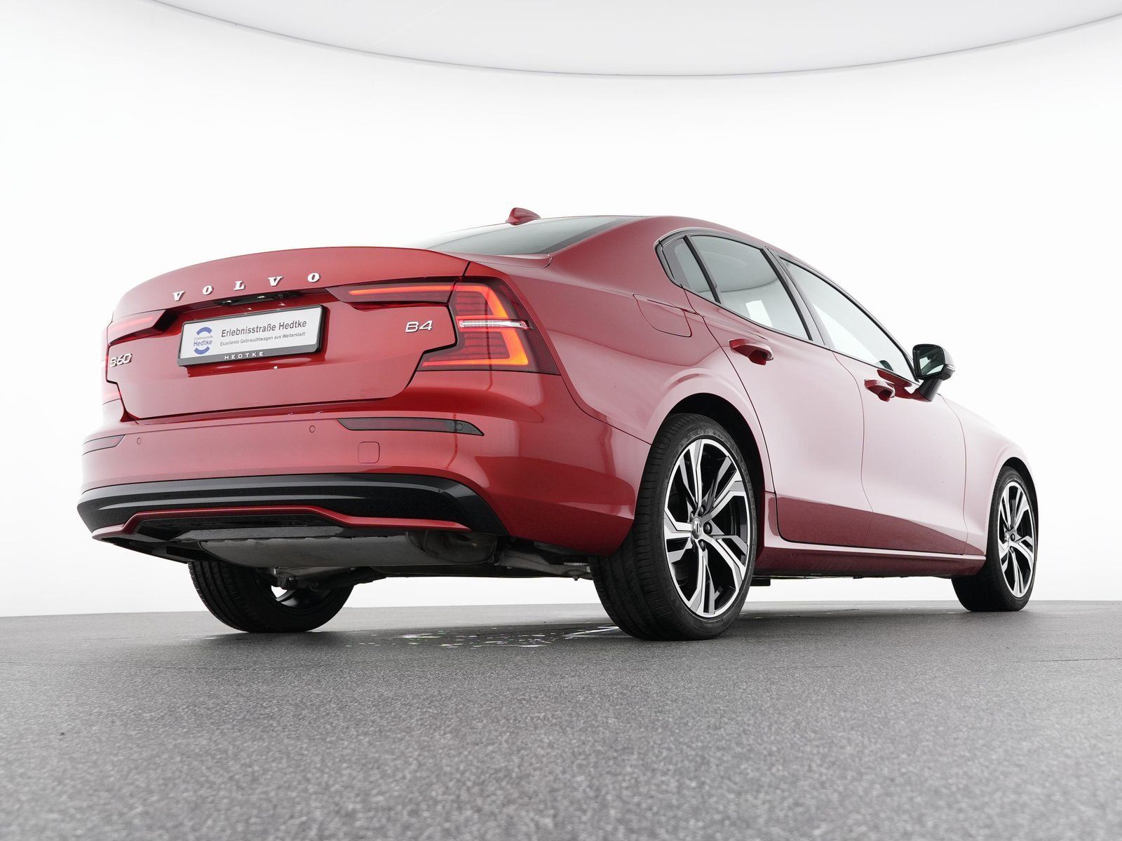 Volvo S60 B4 Benzin Plus Dark 19"+VOLL-LED+ACC+WSS-HZG