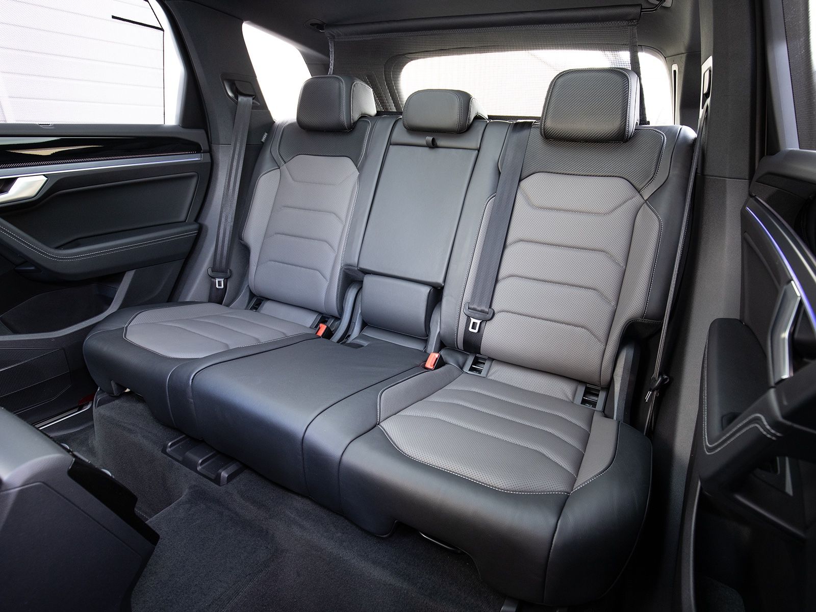 Volkswagen Touareg R-Line - Samsaru's Car Outlet