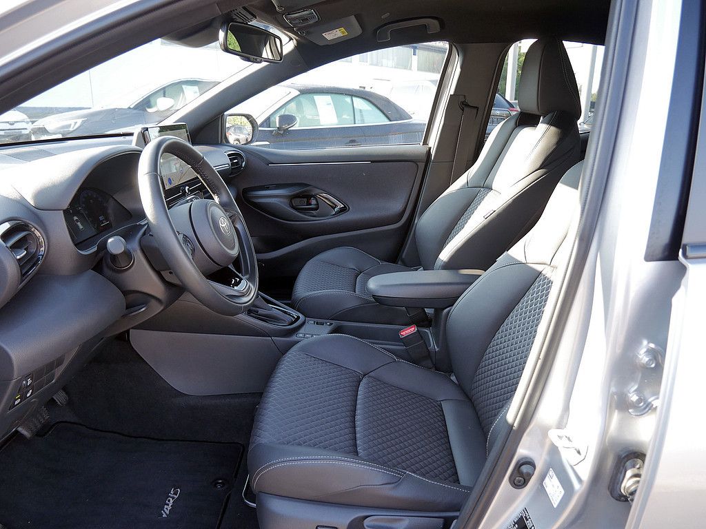 Toyota Yaris Hybrid Style KLIMA PDC SHZ KAMERA ACC LED