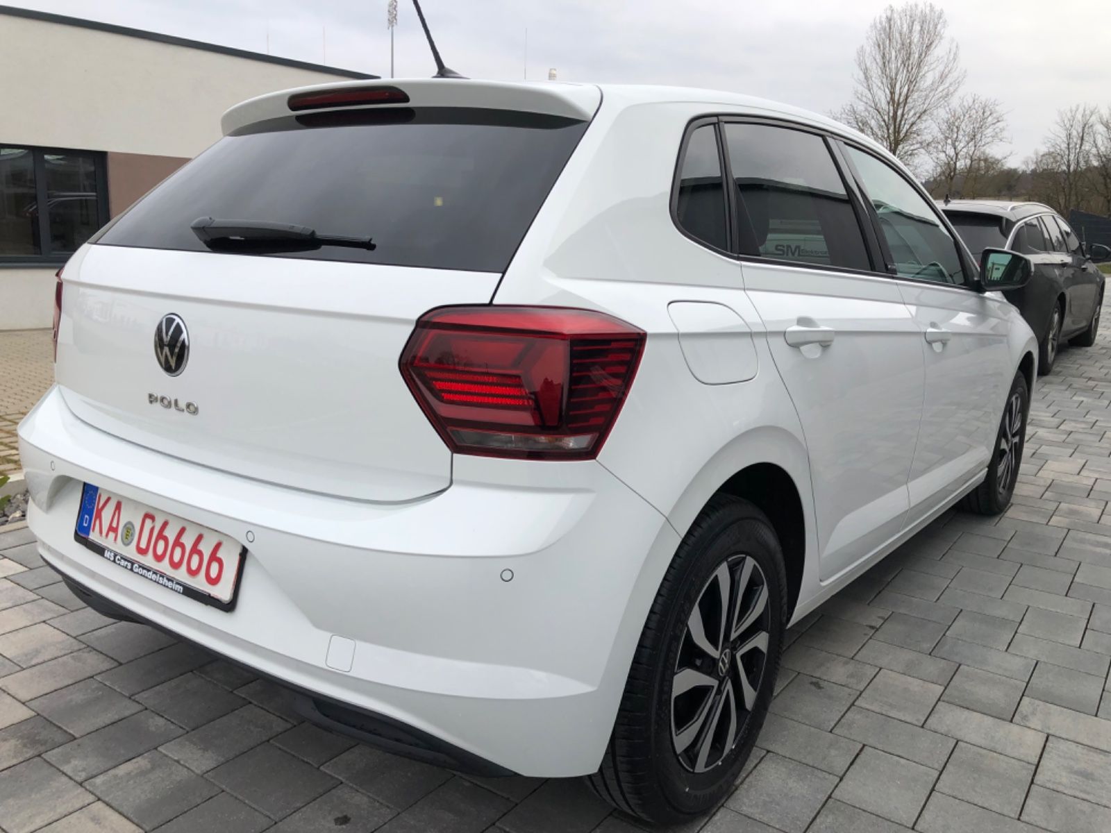 Volkswagen Polo VI Active - Samsaru's Car Outlet