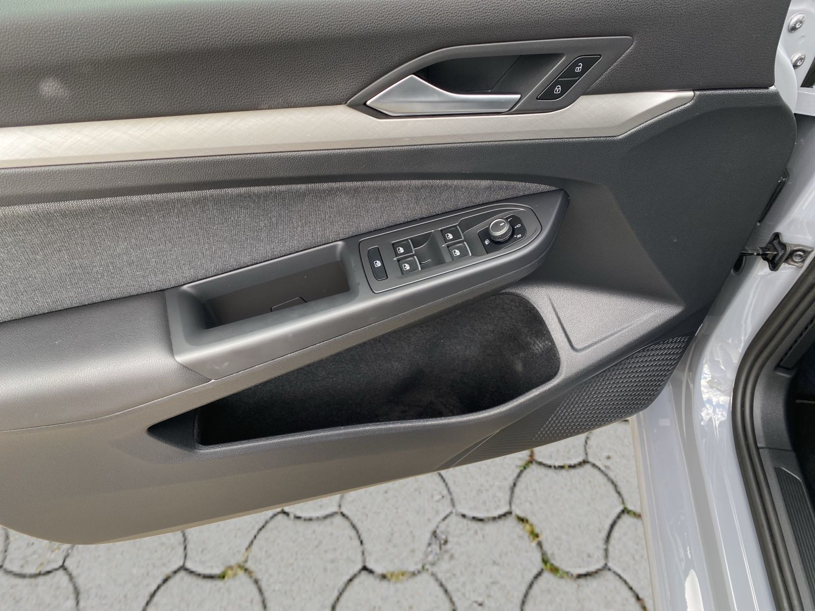 Volkswagen T-Roc United 1.5TSI DSG - Samsaru's Car Outlet