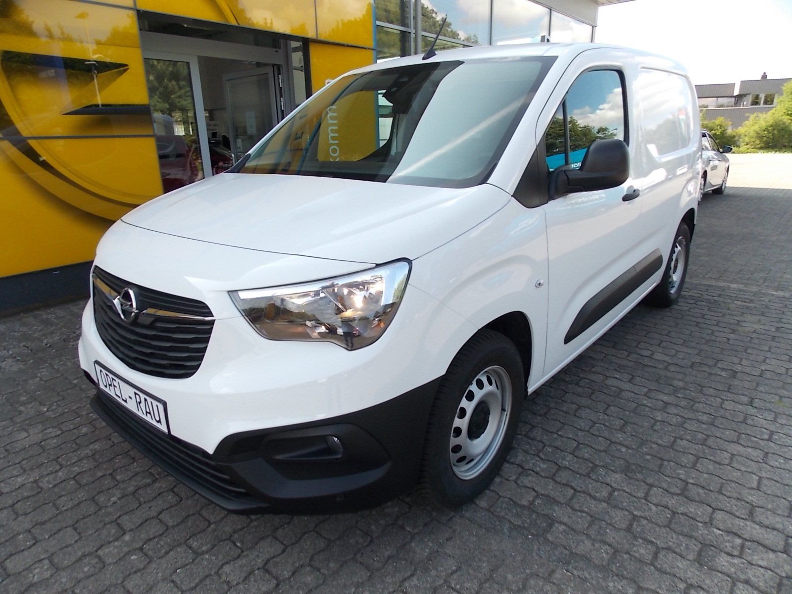 Opel Combo-e Cargo Edition - Samsaru's Car Outlet