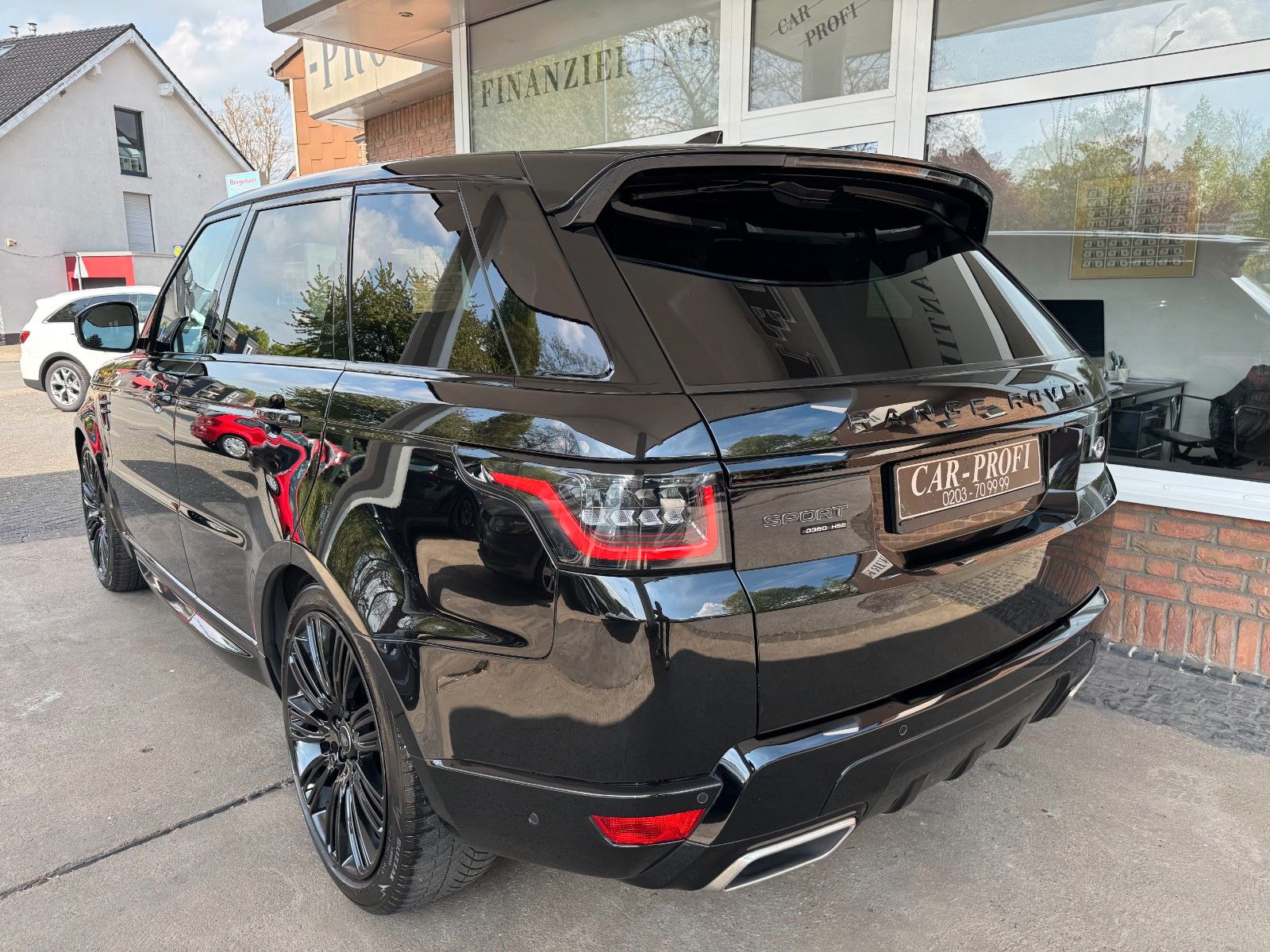Range Rover Sport HSE Dynamic - Samsaru's Car Outlet