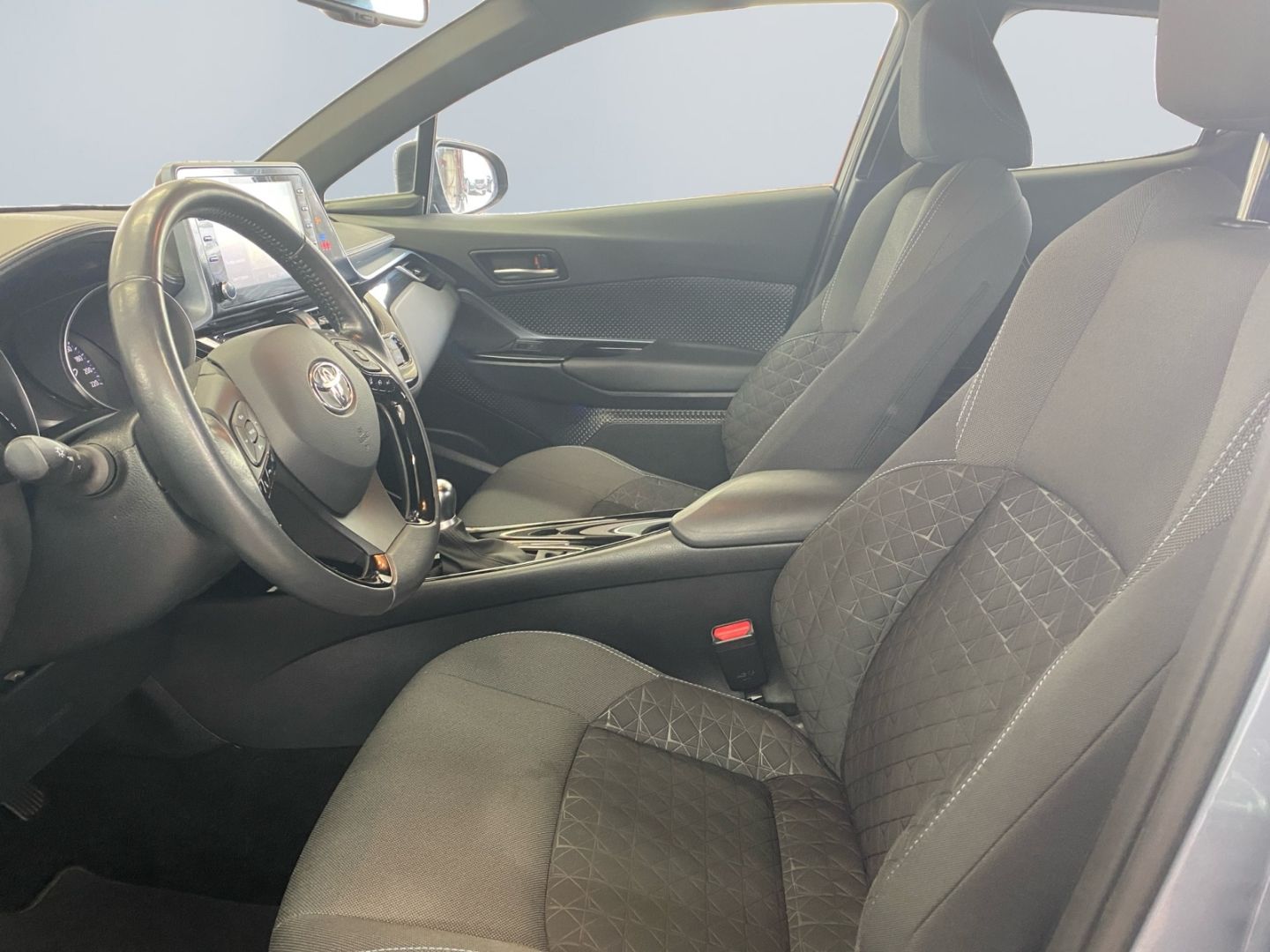 Toyota C-HR 2.0 Hybrid - Samsaru's Car Outlet