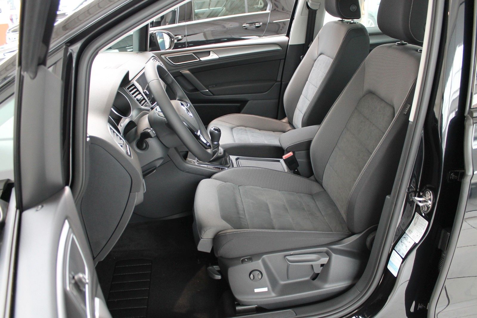 Volkswagen Golf Sportsvan 1.5 TSI ACT Comfortline - Samsaru's Car Outlet