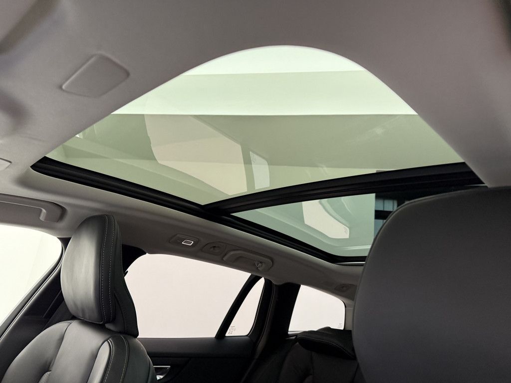 Volvo V60 T6 AWD Ultra Dark Recharge Plug-In Hybrid *A