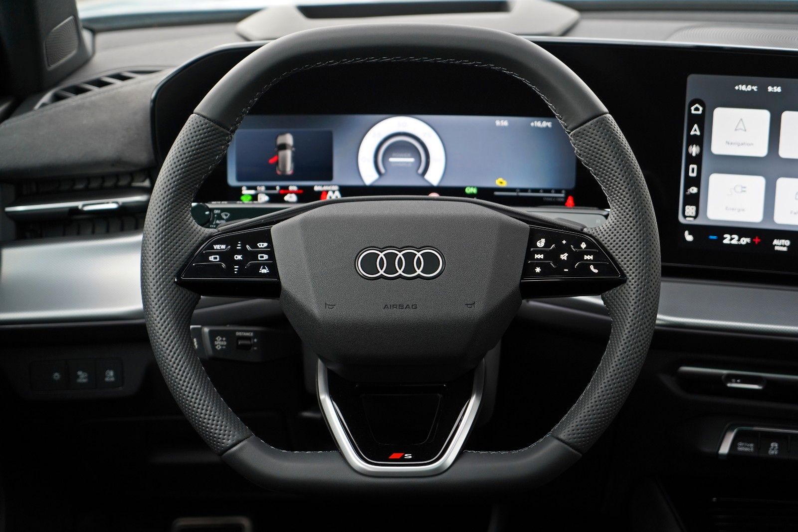 Audi Q3 SUV e-hybrid AHK S-LINE PANO TECH PRO MATRIX