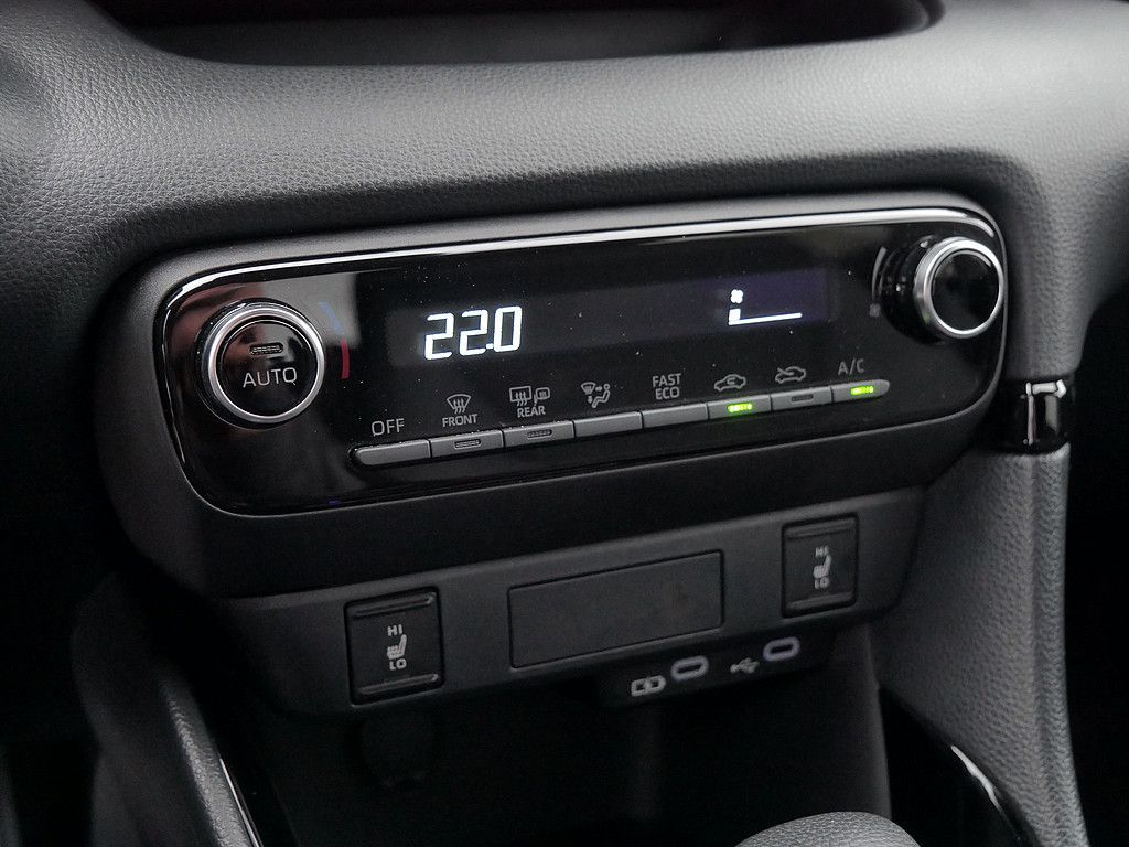 Toyota Yaris Hybrid Style Comfort PDC ACC LED KAMERA