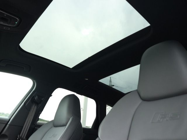 Audi RS 6 Avant RS-SPORTAGA*STANDHZG*PANO*360°*280KMH
