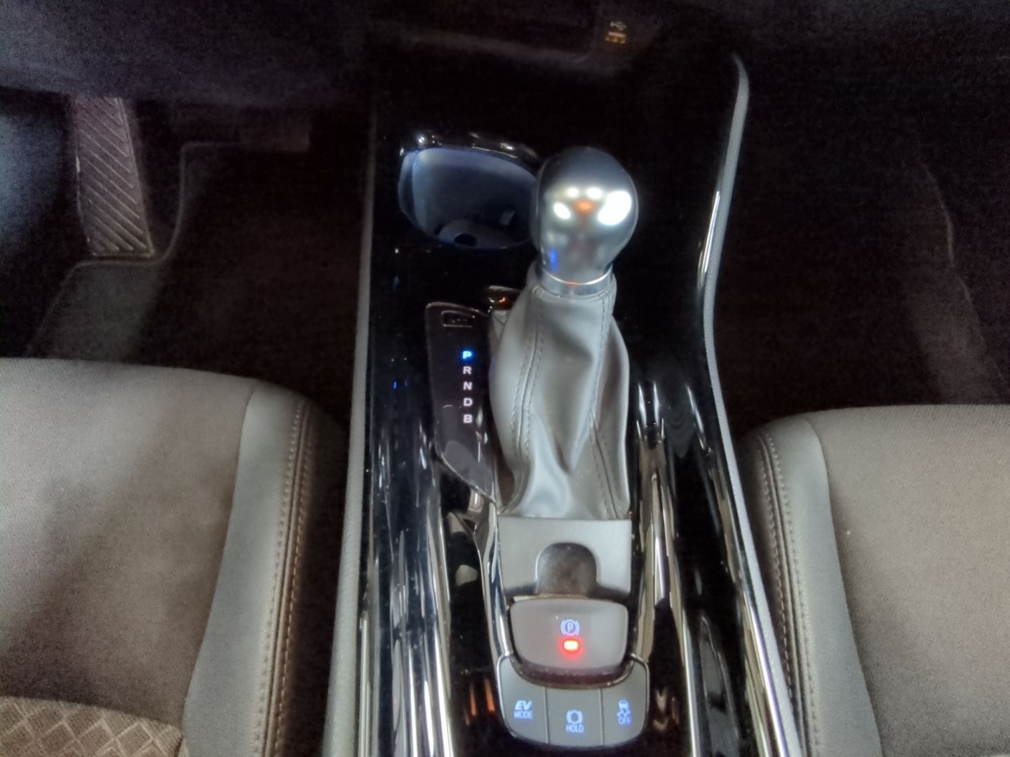 Toyota C-HR Hybrid - Samsaru's Car Outlet