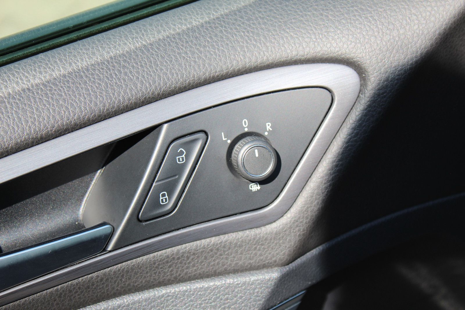 Volkswagen Golf VII e-Golf - Samsaru's Car Outlet