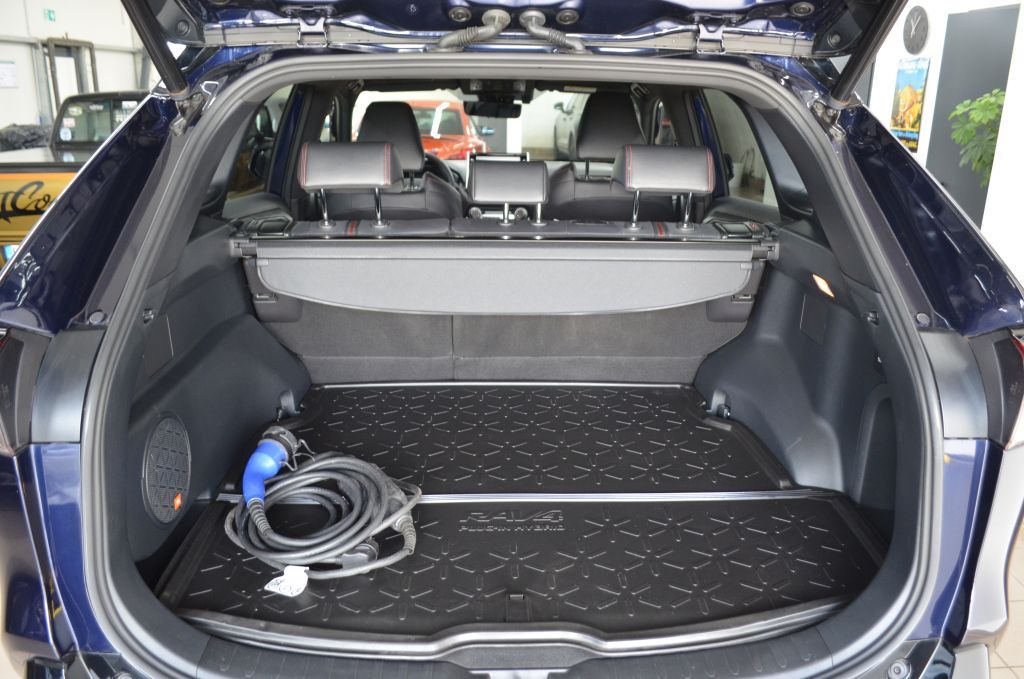 Toyota RAV 4 4x4 Plug-in-Hybrid - Samsaru's Car Outlet