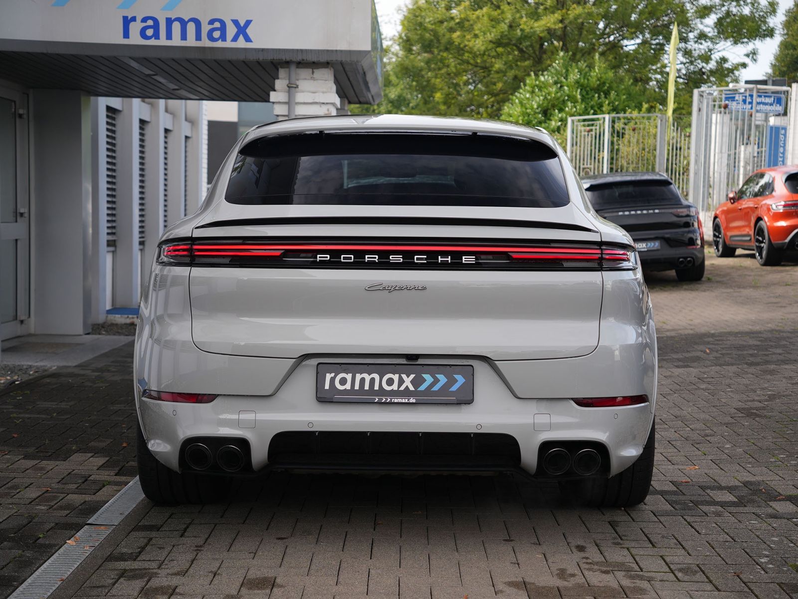Porsche E-Hybrid Coupé SPORTDESIGNPAKET-ACC-MASSAGE-VOLL