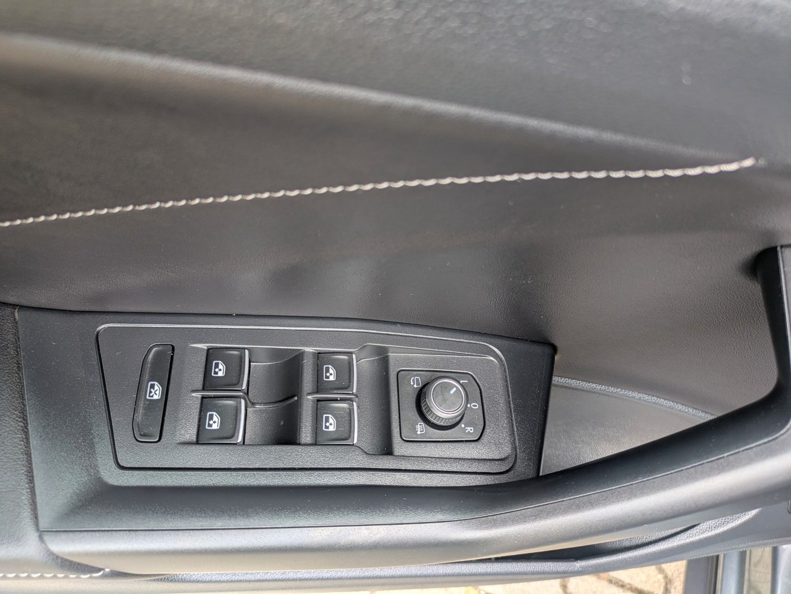 Volkswagen T-Roc Style 2.0 TDI DSG - Samsaru's Car Outlet