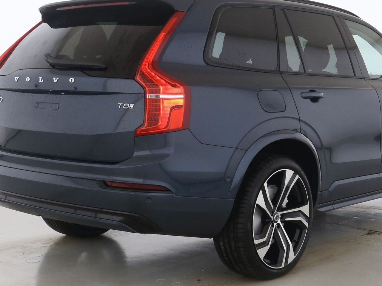 Volvo XC90 Ultra Dark Recharge Plug-In Hybrid AWD - Samsaru's Car Outlet