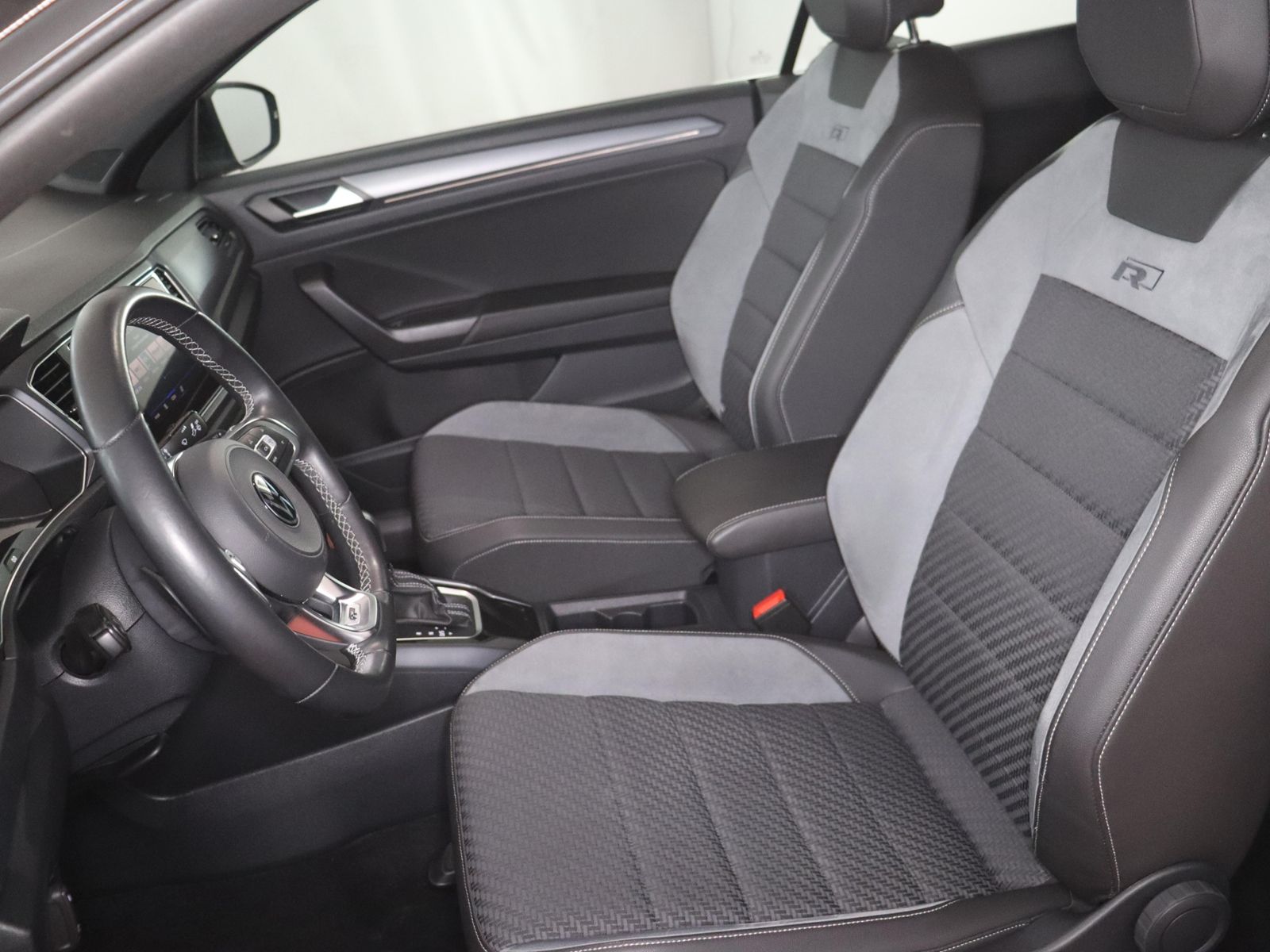Volkswagen T-Roc R-Line 1.5TSI DSG - Samsaru's Car Outlet