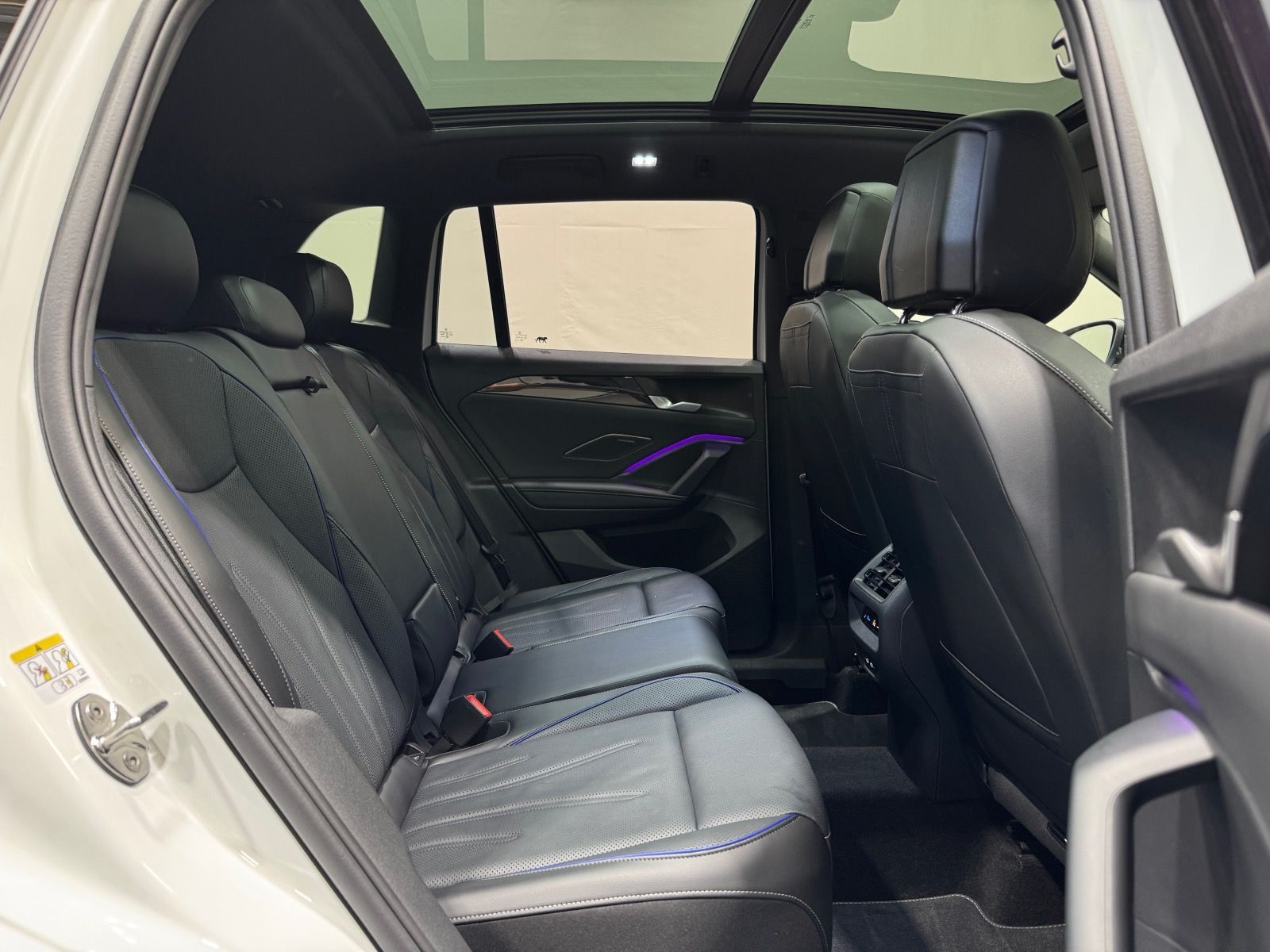 Volkswagen Tiguan R-Line 1.5 TSI eHybrid | MATRIX NAVI PANO