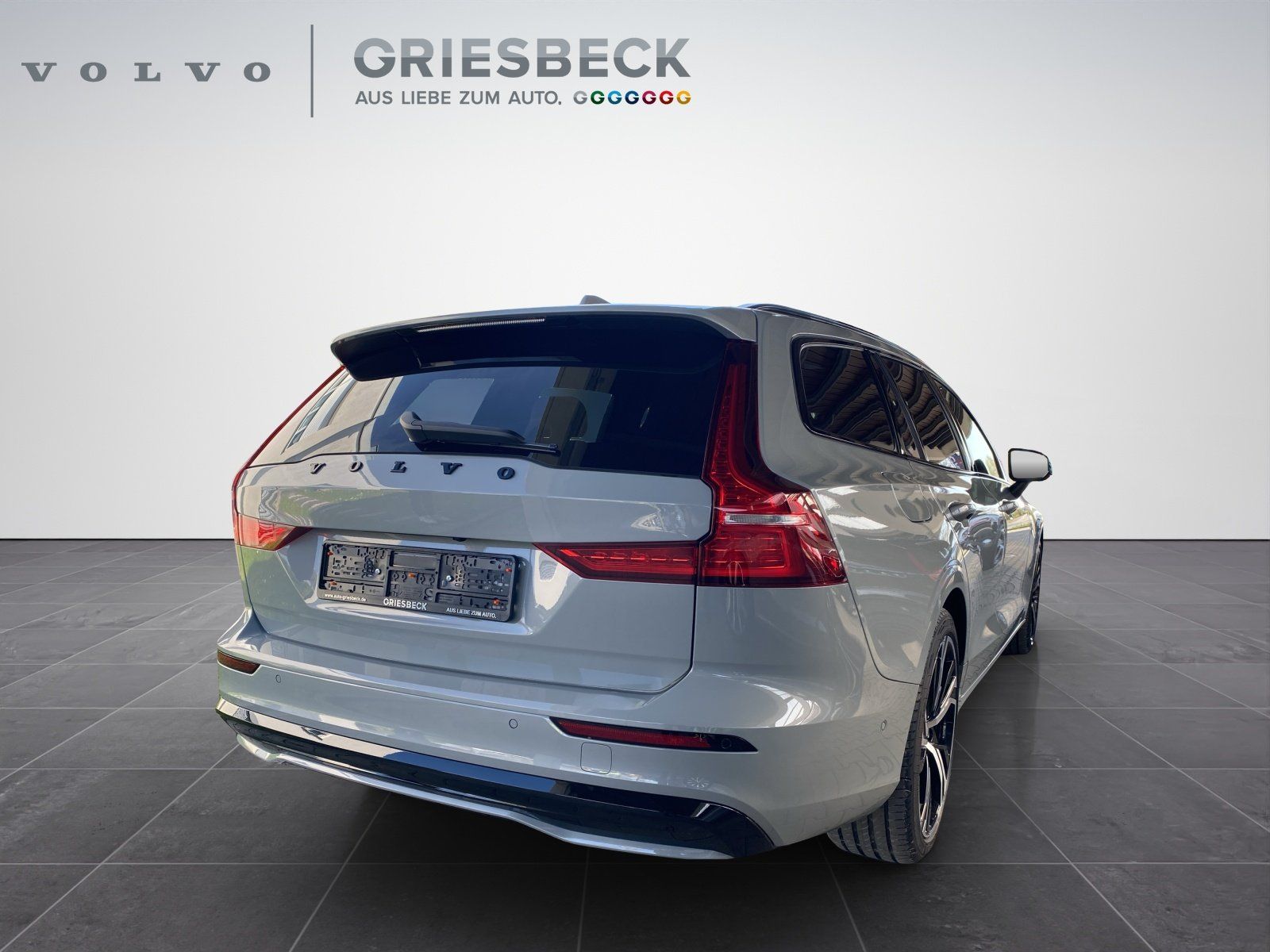 Volvo V60 T8 Ultra Dark AHK*360*HEADUP*