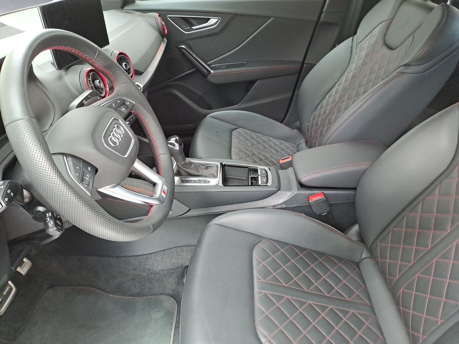 Audi Q2 S line 40 TFSI quattro *LED*AHK*PANO*