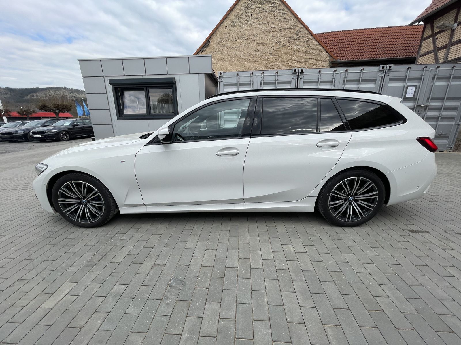 BMW 330i Tour. M Sport - Samsaru's Car Outlet