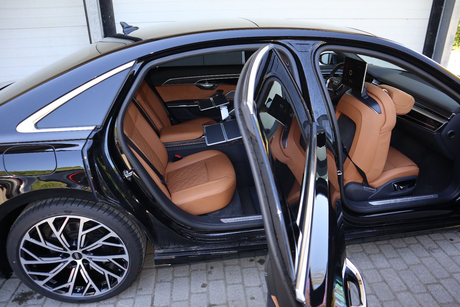 Audi A8L 60 TFSIe lang exclusive - Samsaru's Car Outlet