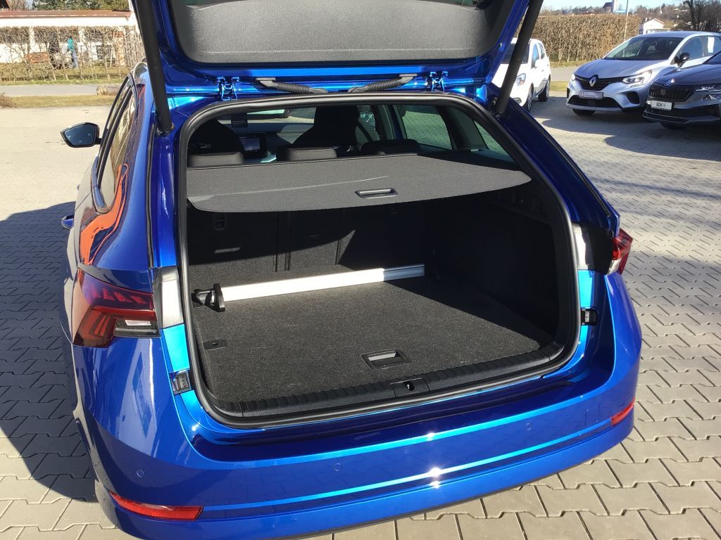 Skoda Octavia Combi 1.5 TSI Sportline - Samsaru's Car Outlet