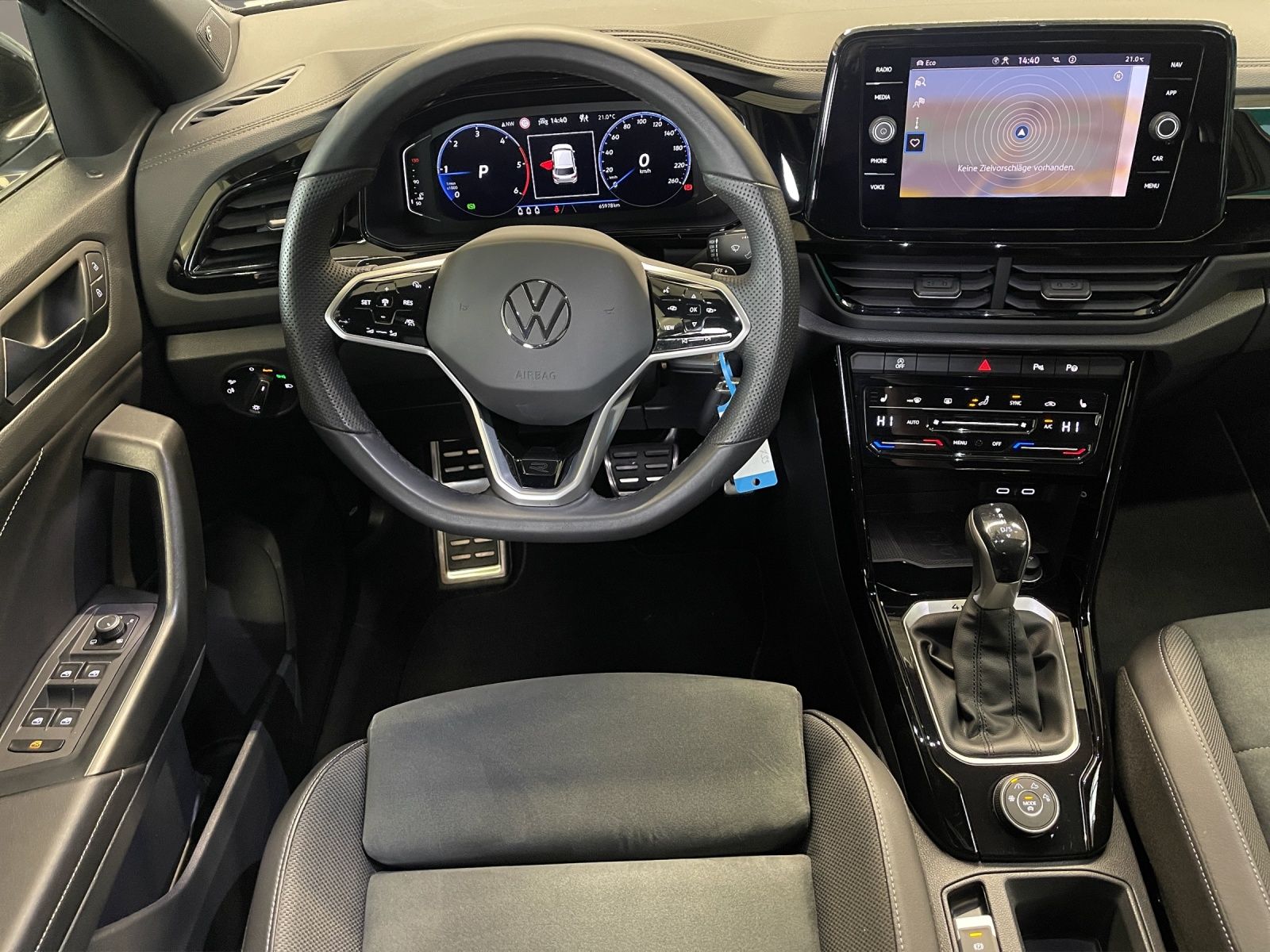Volkswagen T-Roc 2.0 TDI 4Motion R-Line - Samsaru's Car Outlet